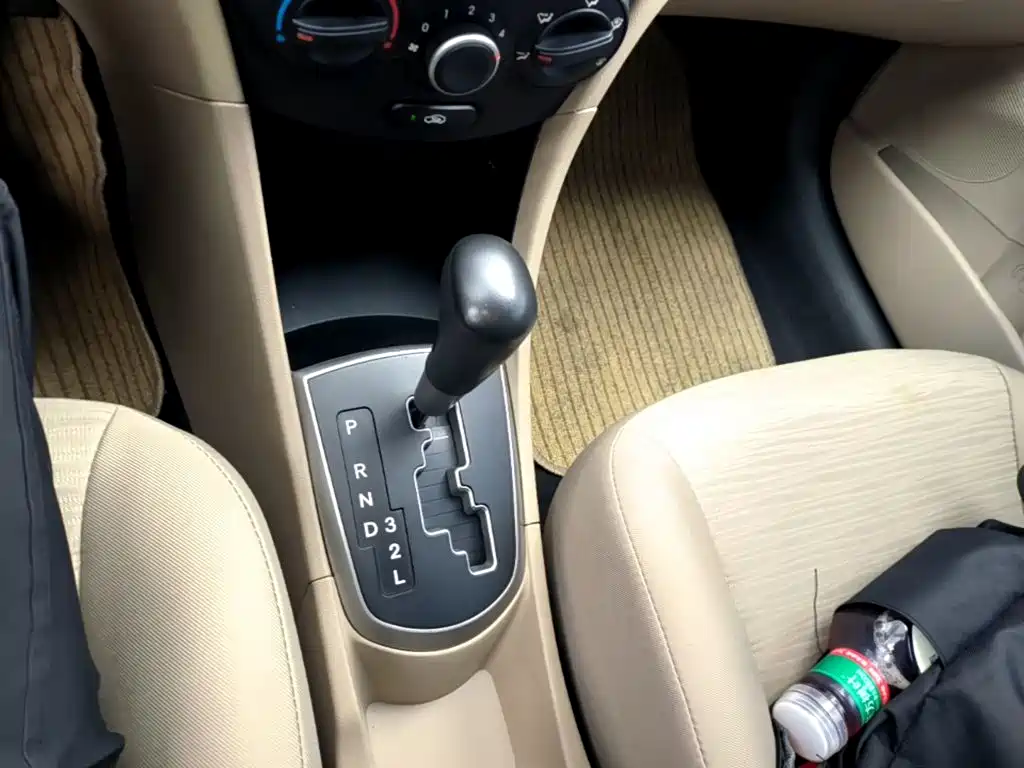 Hyundai Verna 2015 — фото 14