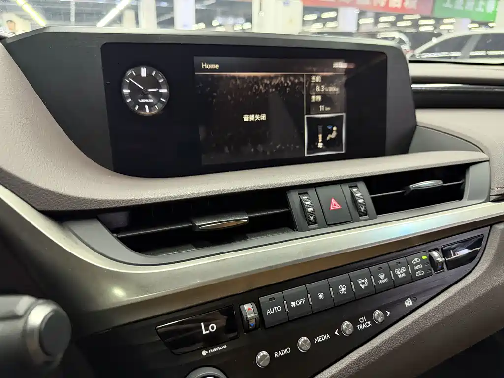 Lexus ES 2020 — фото 15