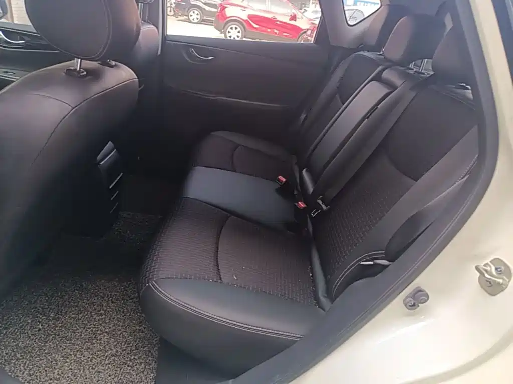 Nissan Tiida 2016 — фото 17