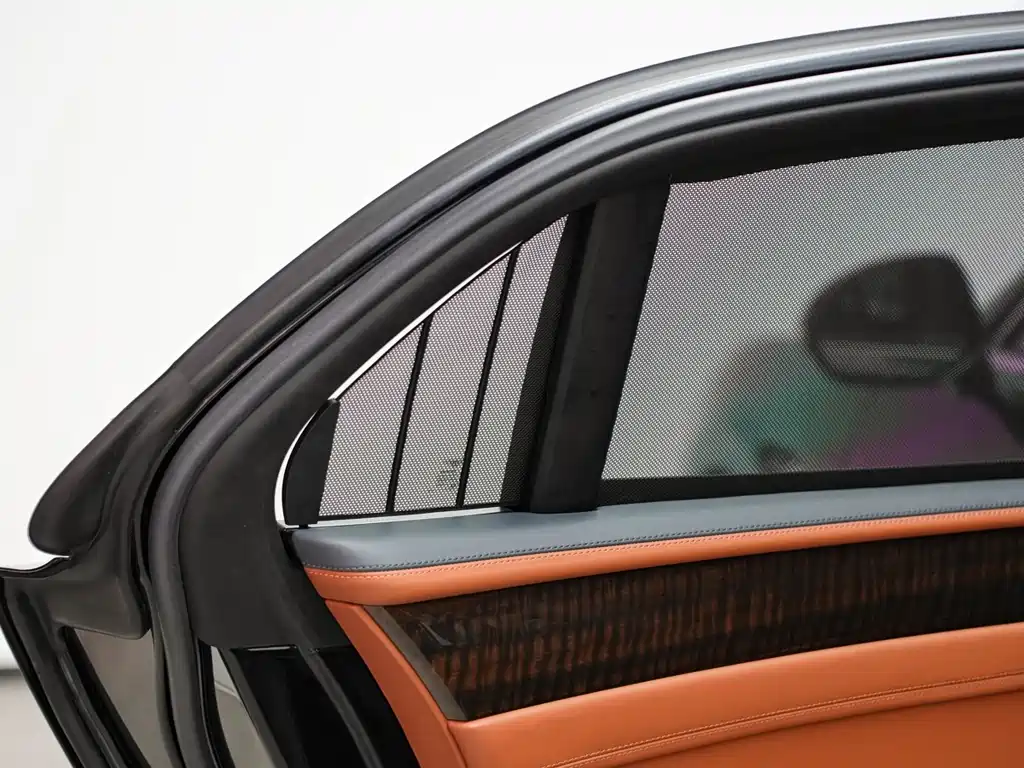 Bentley Flying Spur 2018 — фото 10