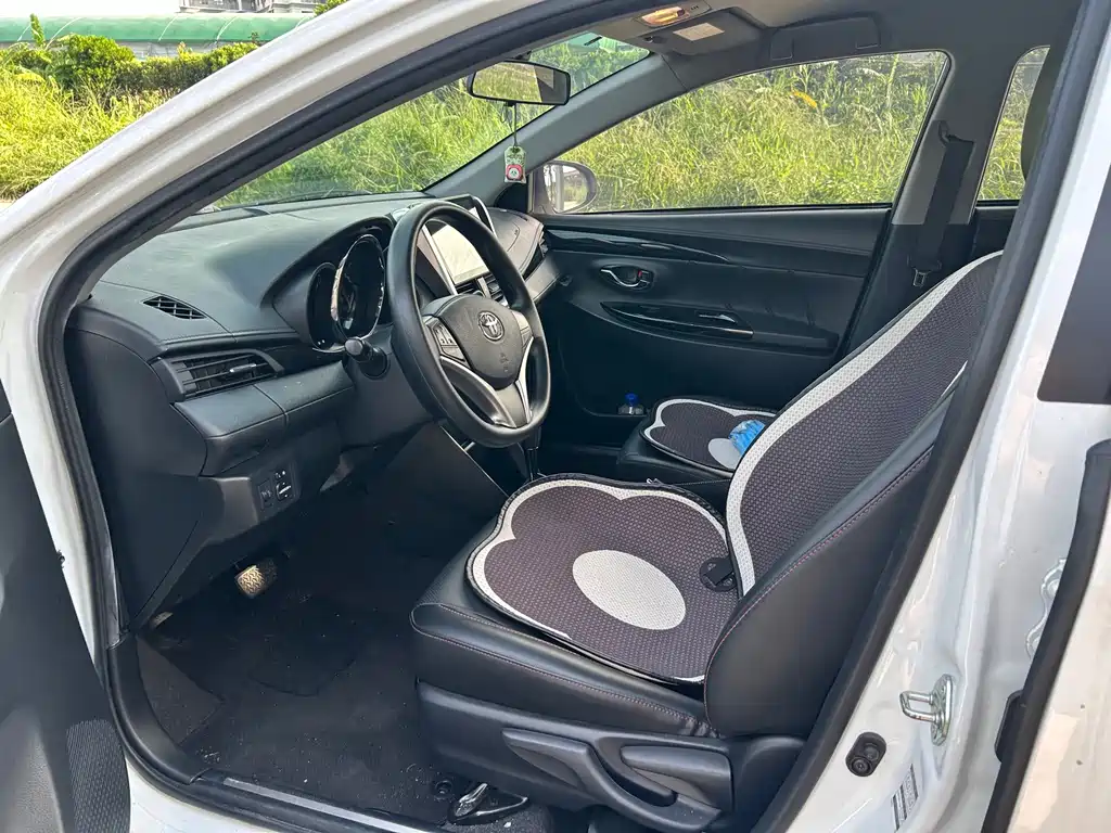 Toyota Yaris L 2023 — фото 8