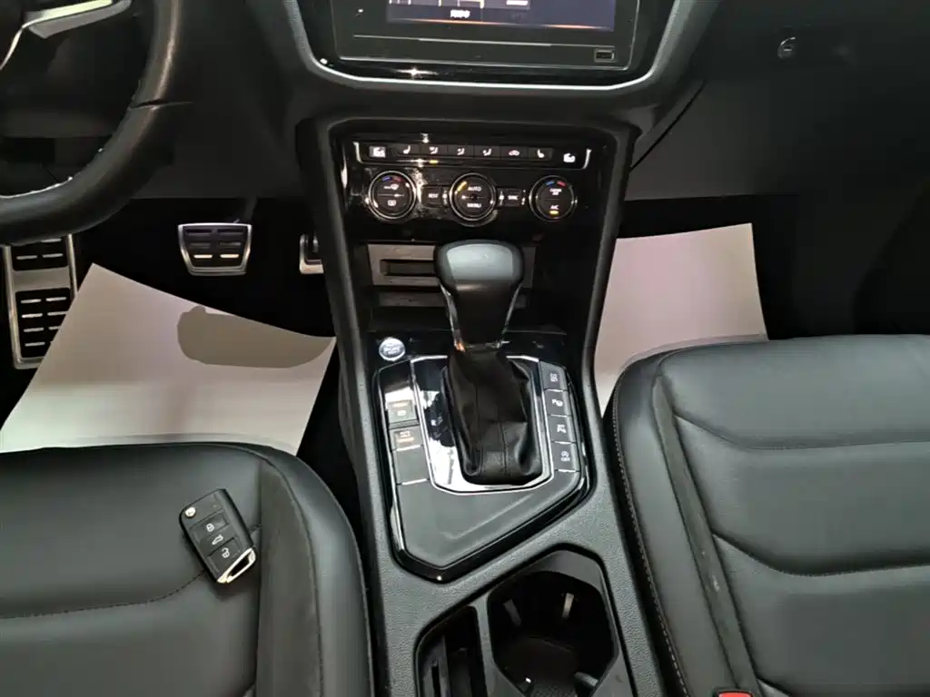 Volkswagen Tiguan L 2021 — фото 14