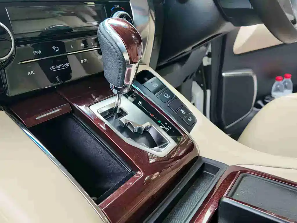 Toyota Alphard 2019 — фото 11