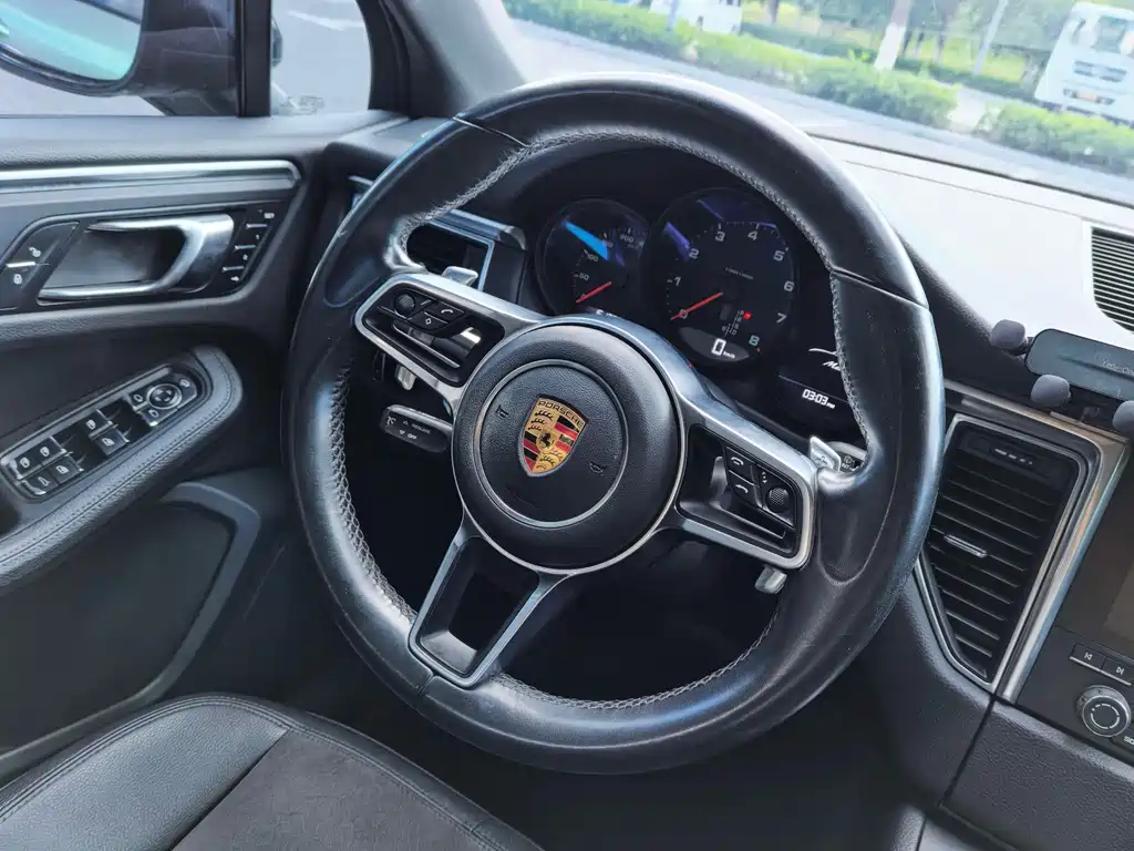 Porsche Macan 2017 — фото 9