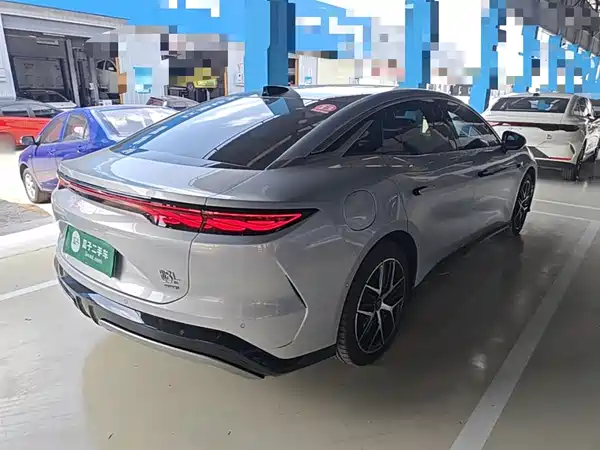 BYD Han L 2025