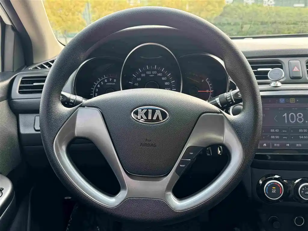 Kia K2 2015 — фото 13
