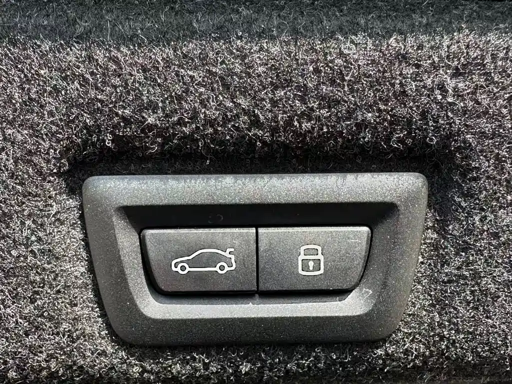 BMW 5 Series 2025 — фото 20