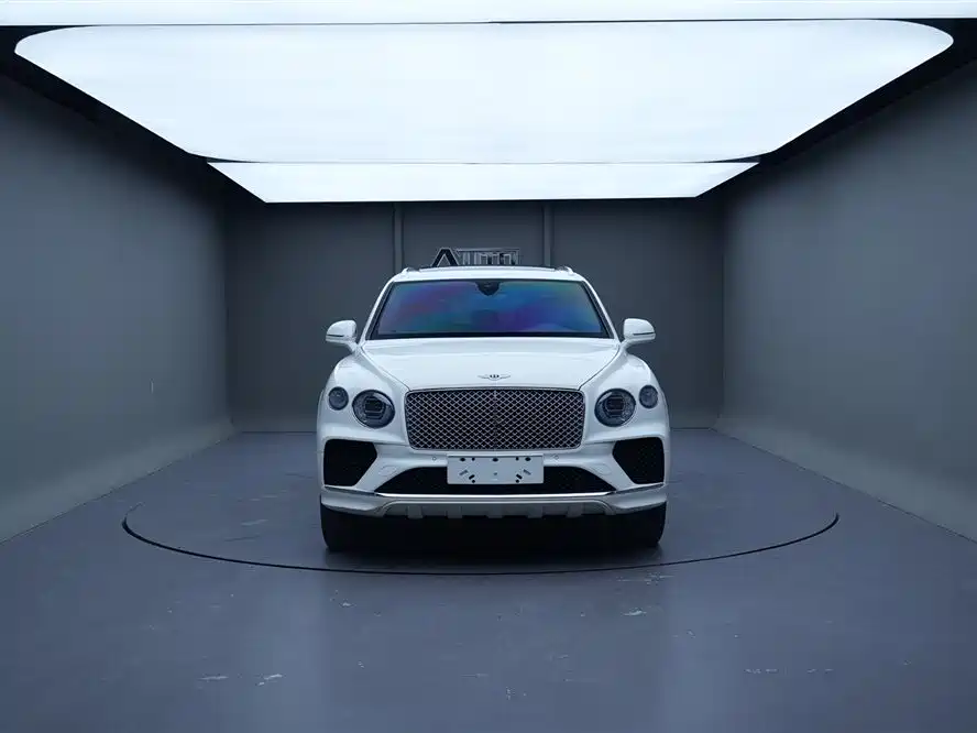 Bentley Bentayga 2020 — фото 2