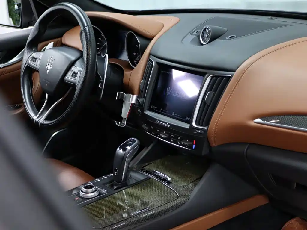 Maserati Levante 2020 — фото 19