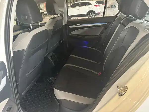 Volkswagen Golf 2021