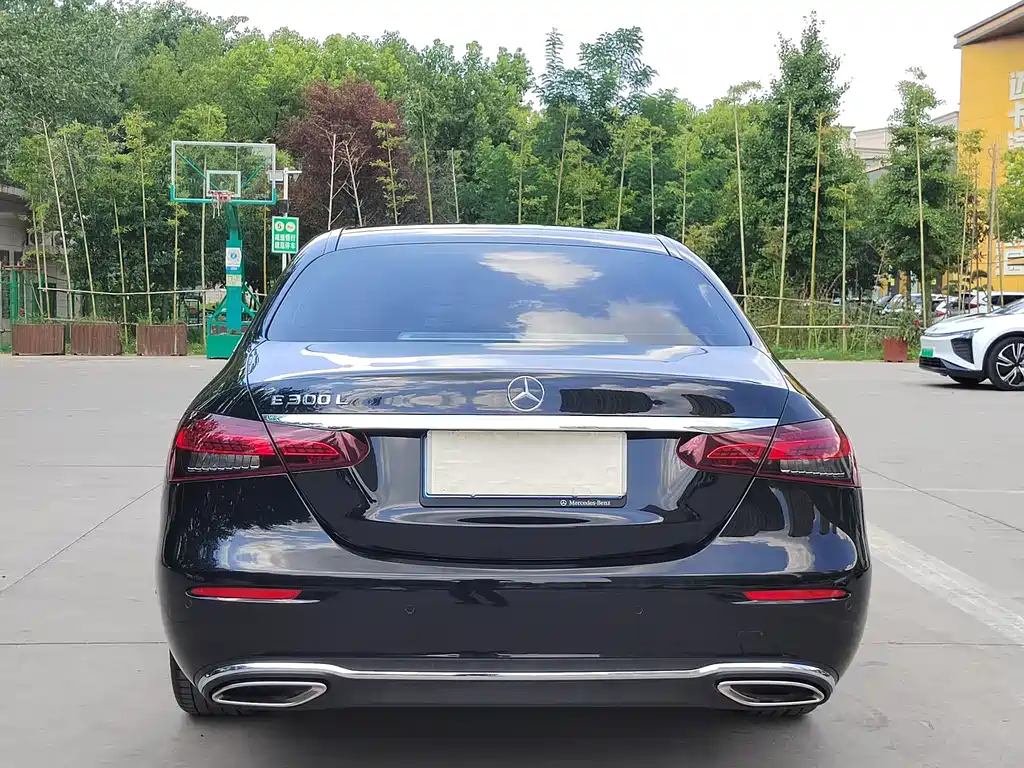 Mercedes-Benz E-Class 2022