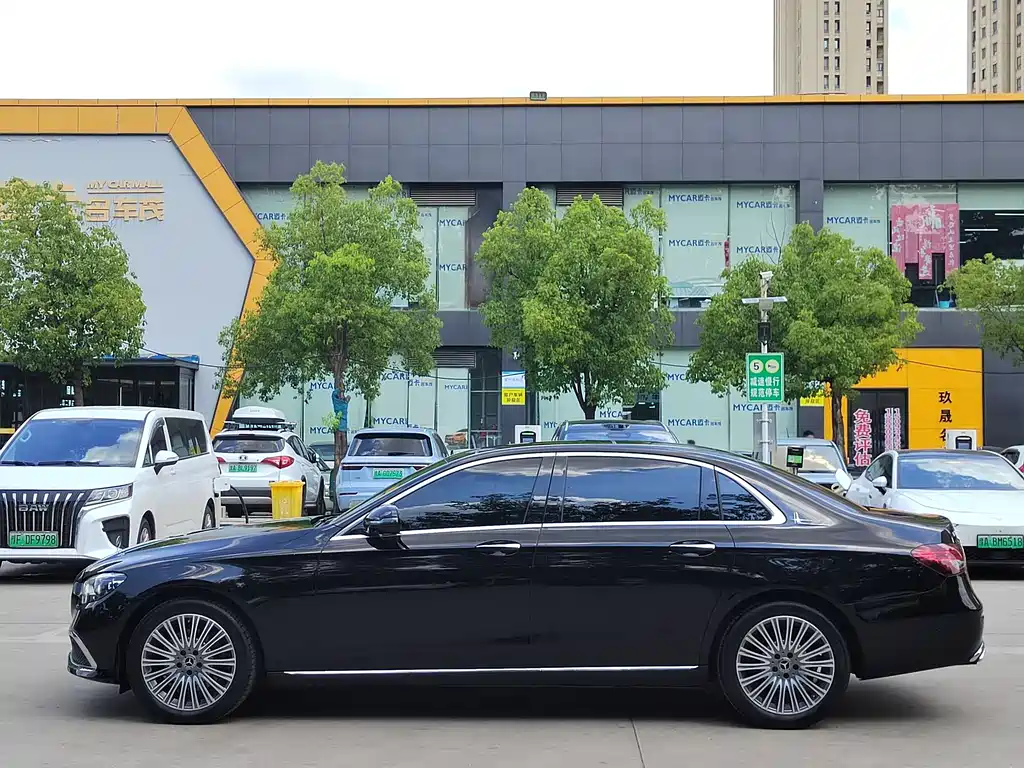 Mercedes-Benz E-Class 2022