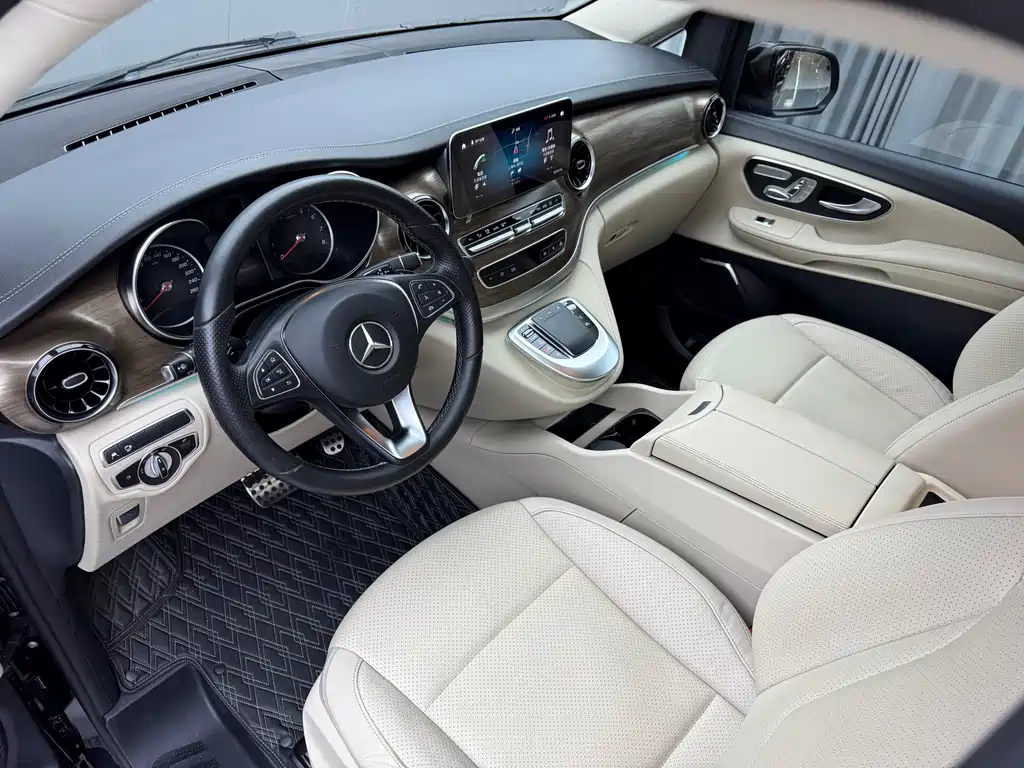 Mercedes-Benz V-Class 2020 — фото 28