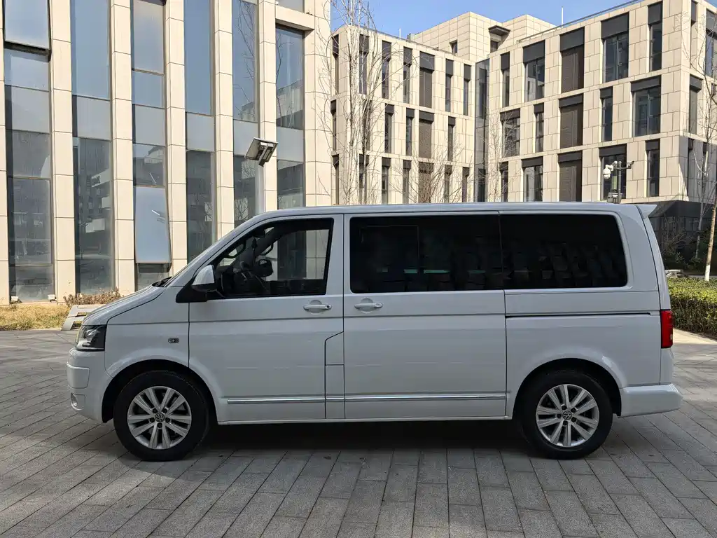 Volkswagen Multivan 2017 — фото 8