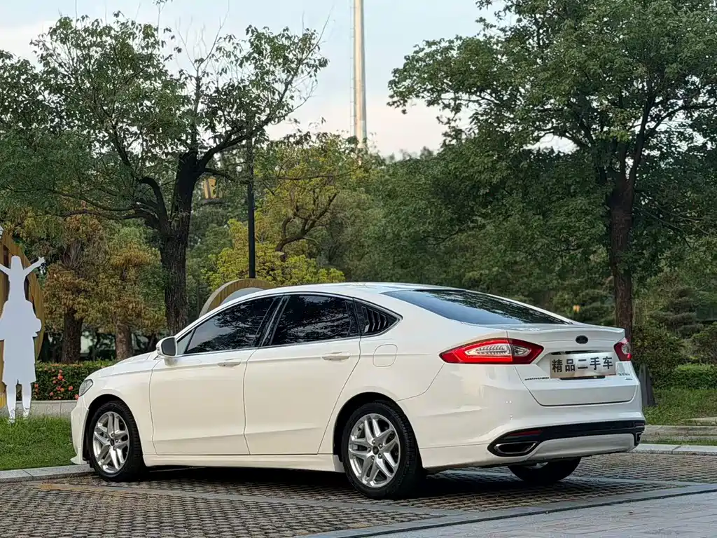 Ford Mondeo 2015 — фото 14