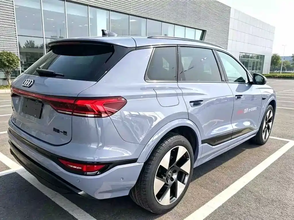 Audi Q4 E-Tron 2023 — фото 8