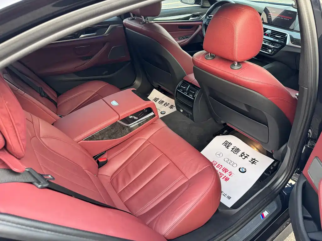 BMW 5 Series 2018 — фото 15