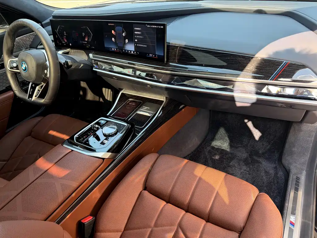 BMW i7 2023 — фото 23