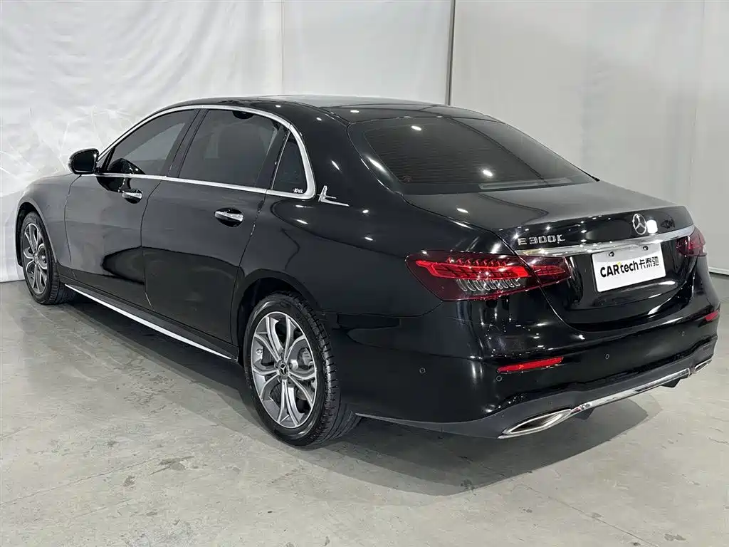 Mercedes-Benz E-Class 2023 — фото 19