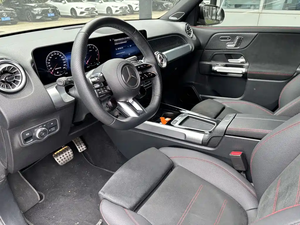 Mercedes-Benz GLB AMG 2025 — фото 4
