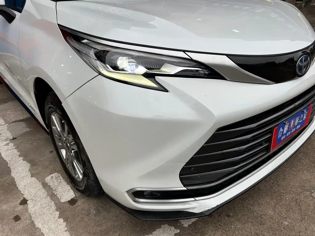Toyota Sienna 2023 — фото 26