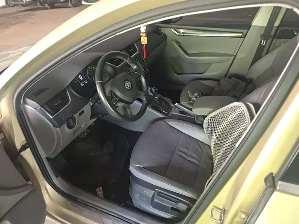 Skoda Octavia 2015 — фото 15