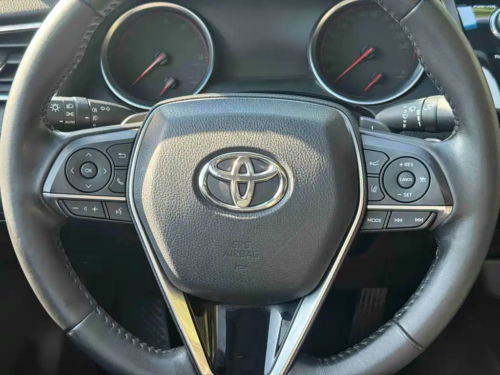 Toyota Camry 2018 — фото 17