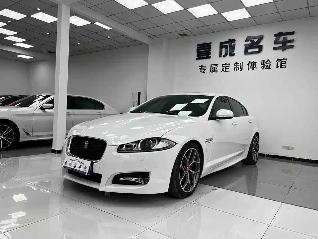 Jaguar XF 2015 — фото 1