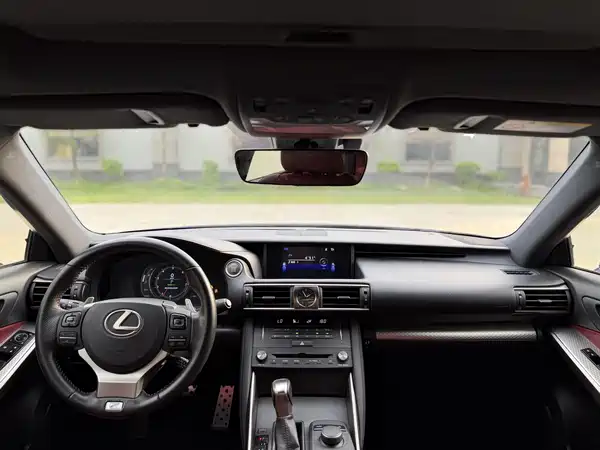 Lexus IS 2019