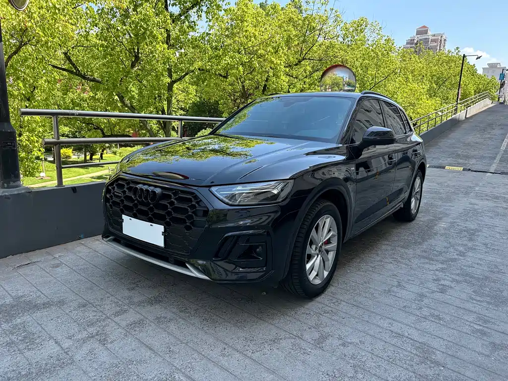 Audi Q5L 2022 — фото 1