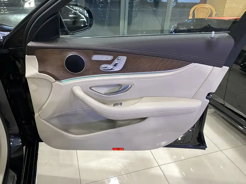 Mercedes-Benz E-Class 2018 — фото 16