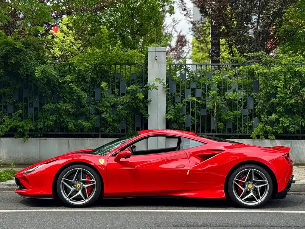 Ferrari F8 2022 — фото 2