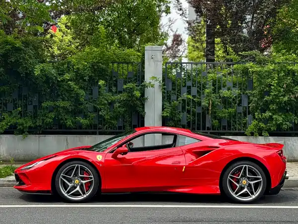 Ferrari F8 2022
