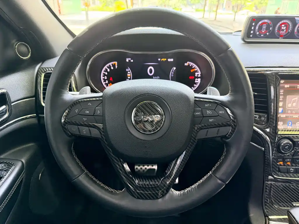 Jeep Grand Cherokee 2018 — фото 16