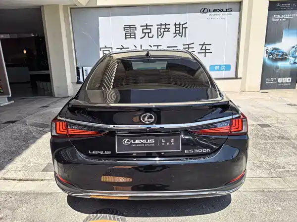 Lexus ES 2023