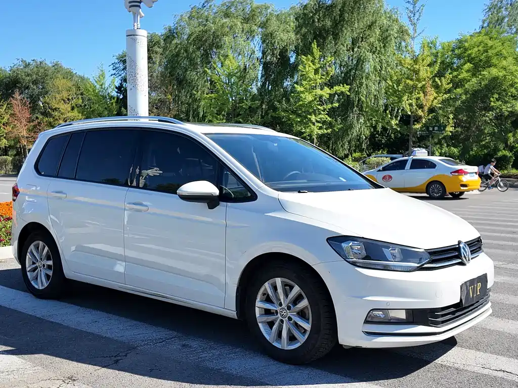 Volkswagen Touran 2019 — фото 2