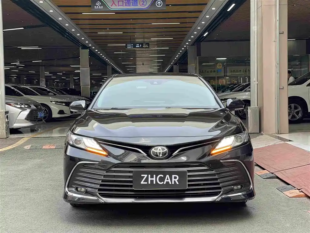 Toyota Camry 2022 — фото 2