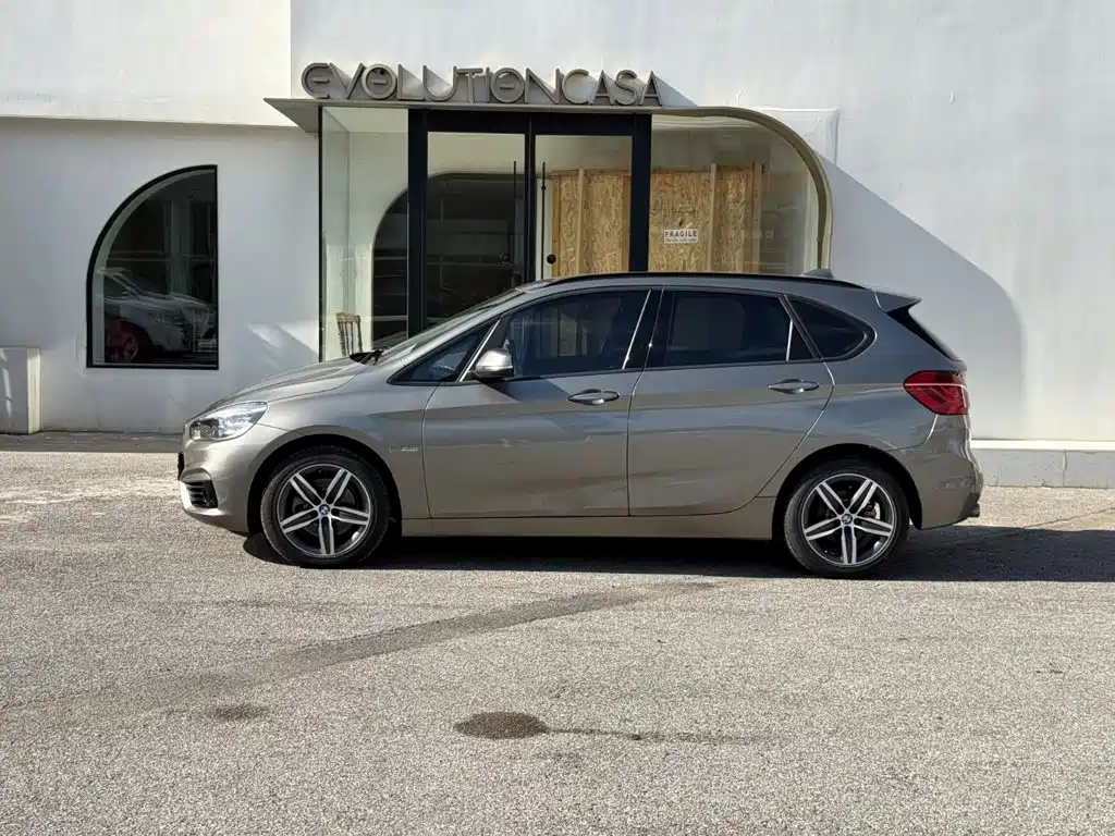 BMW 2 Series Station Wagon 2017 — фото 4