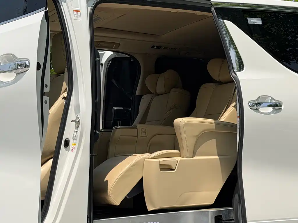 Toyota Alphard 2016 — фото 10
