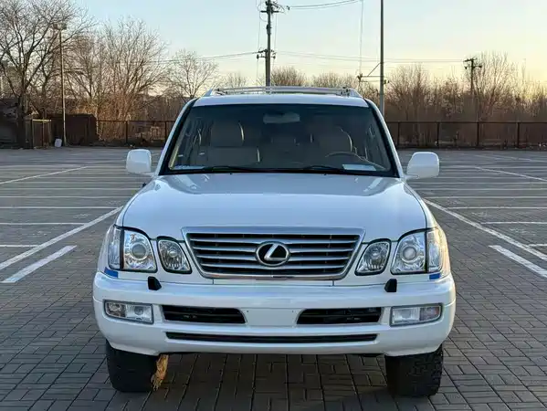 Lexus LX 2005