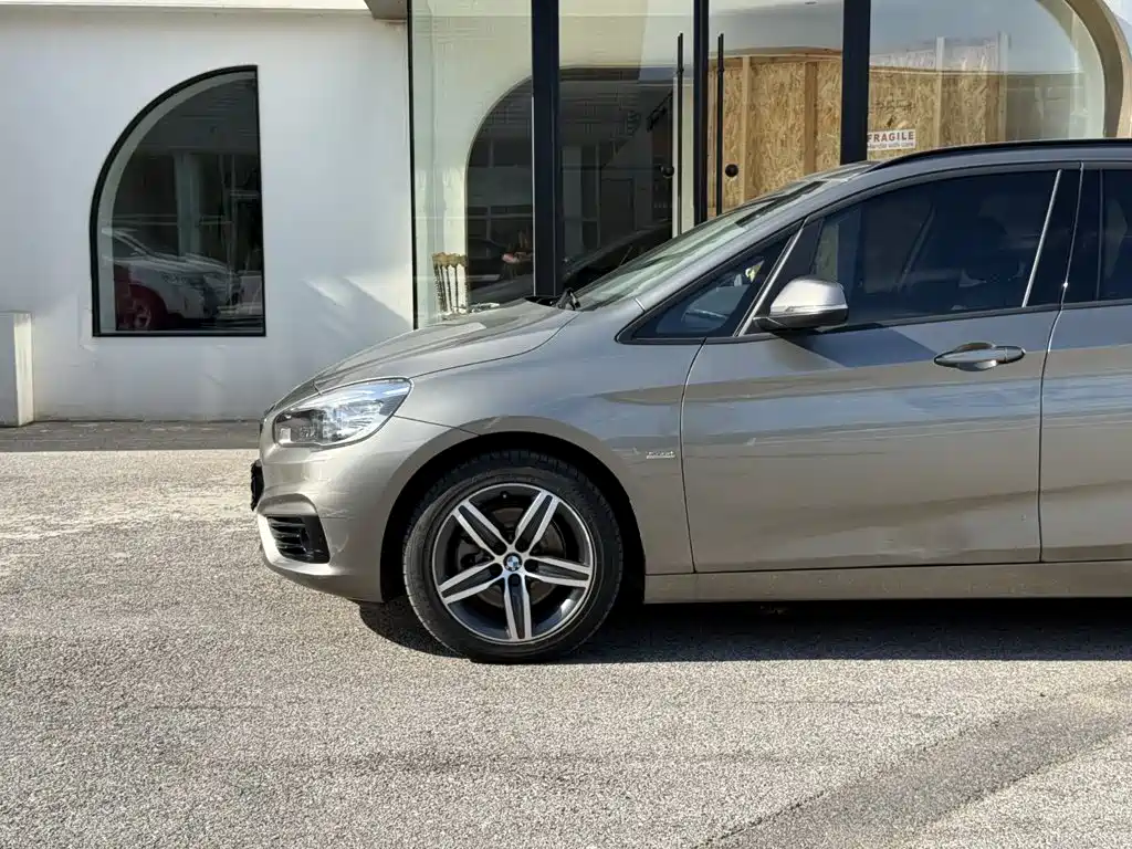 BMW 2 Series Station Wagon 2017 — фото 5