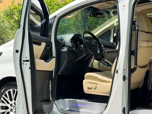 Toyota Alphard 2015