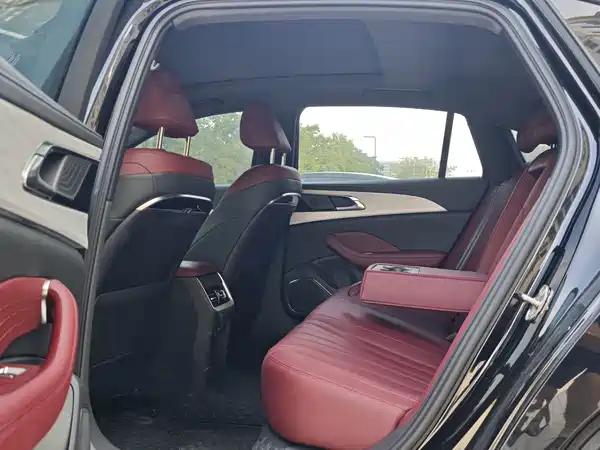 Hongqi H5 2025