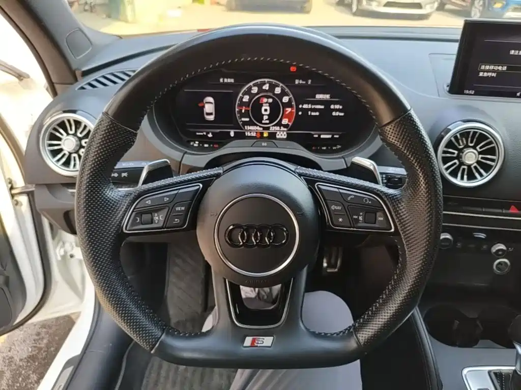 Audi S3 2018 — фото 11