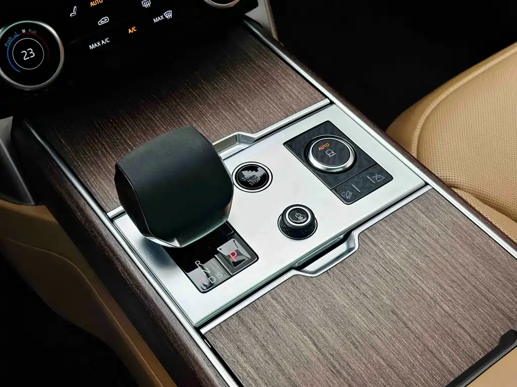 Land Rover Range Rover 2023 — фото 10