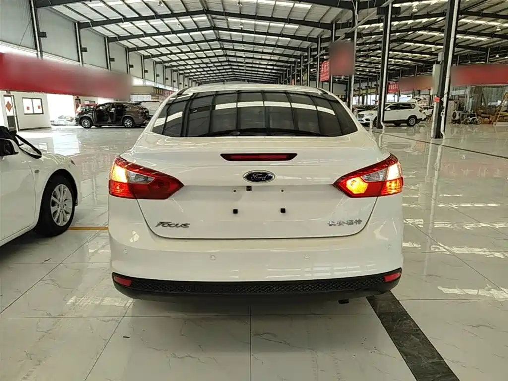 Ford Focus 2015 — фото 5