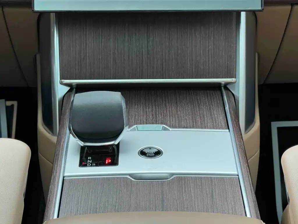 Land Rover Range Rover 2025 — фото 14