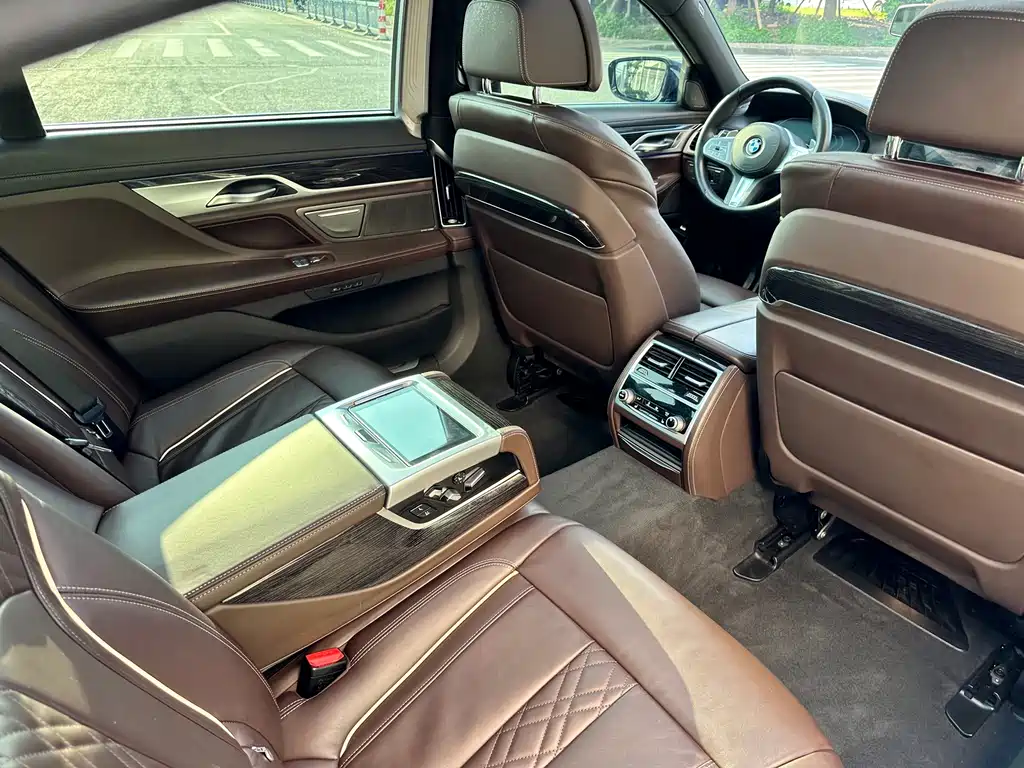 BMW 7 Series 2020 — фото 11