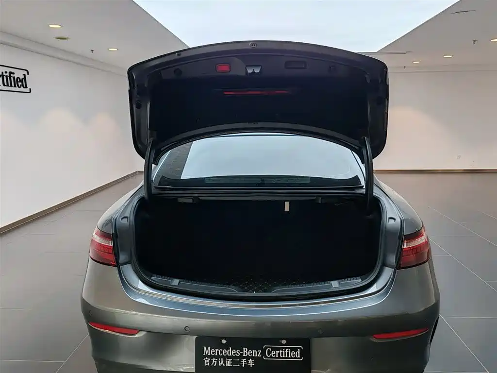 Mercedes-Benz E-Class 2023 — фото 18