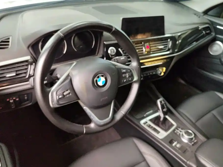 BMW 1 Series 2021 — фото 12